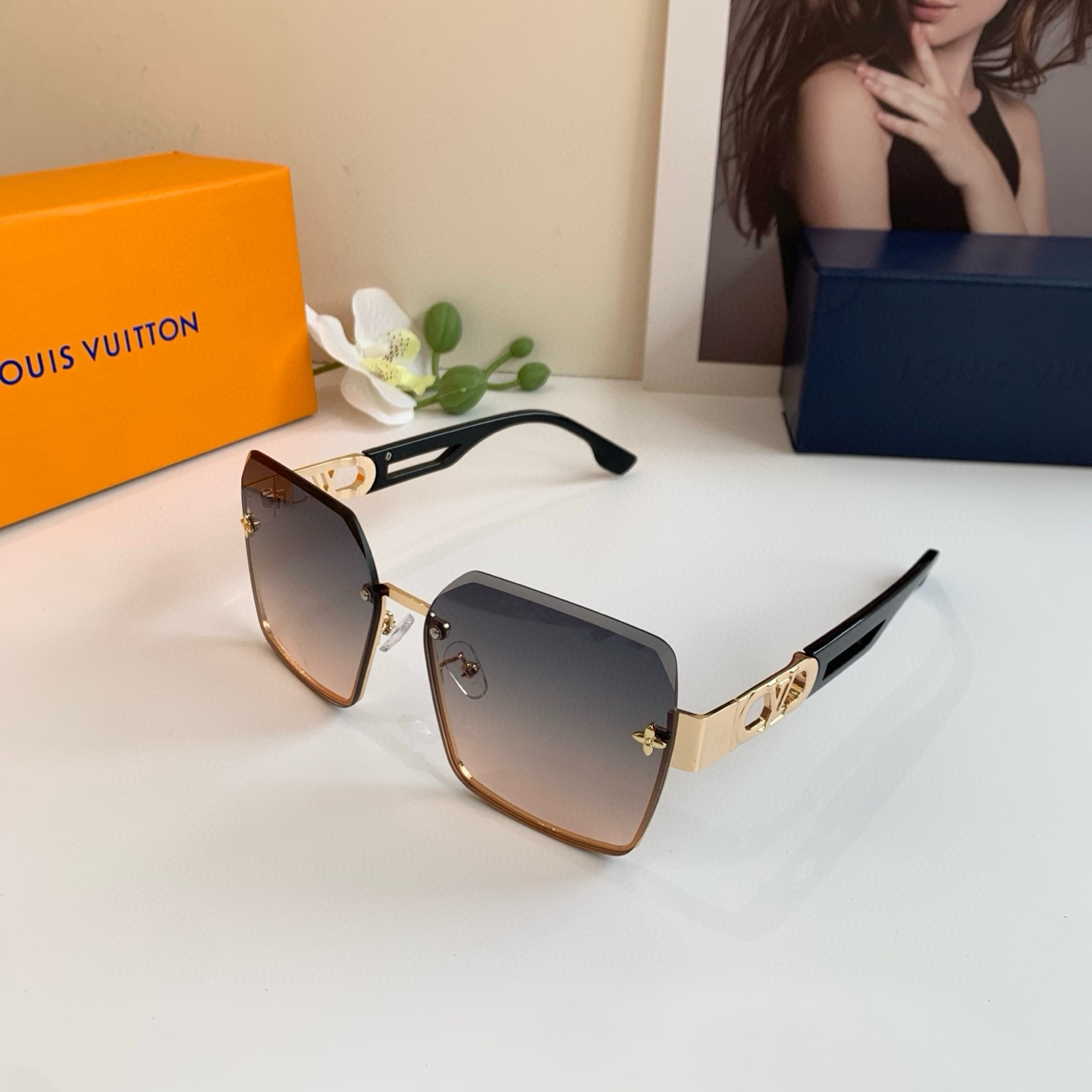 Kacamata Hitam Louis Vuitton LV Link One Square Lensa Gradasi Cokelat